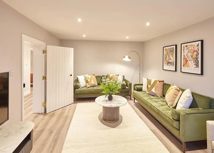Host & Stay- Graham House