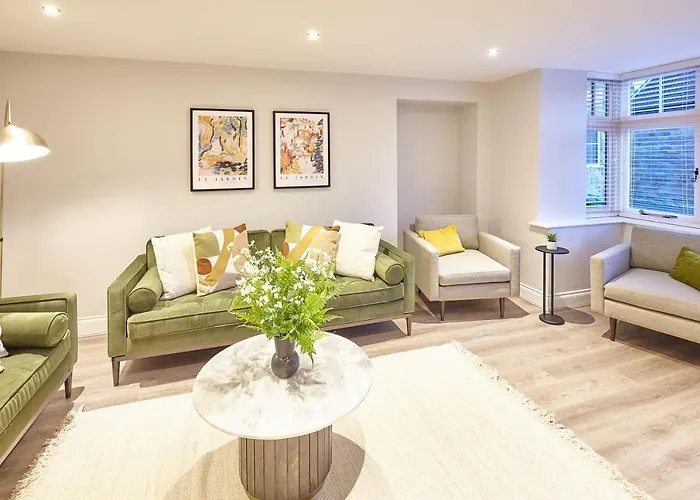 Host & Stay- Graham House
