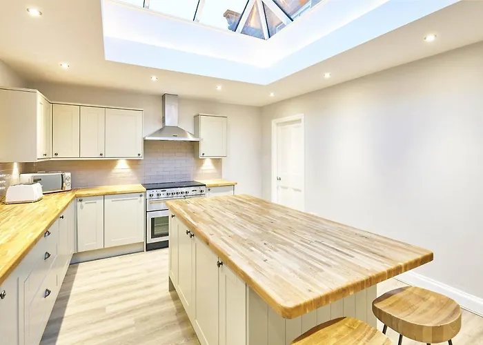 Host & Stay- Graham House